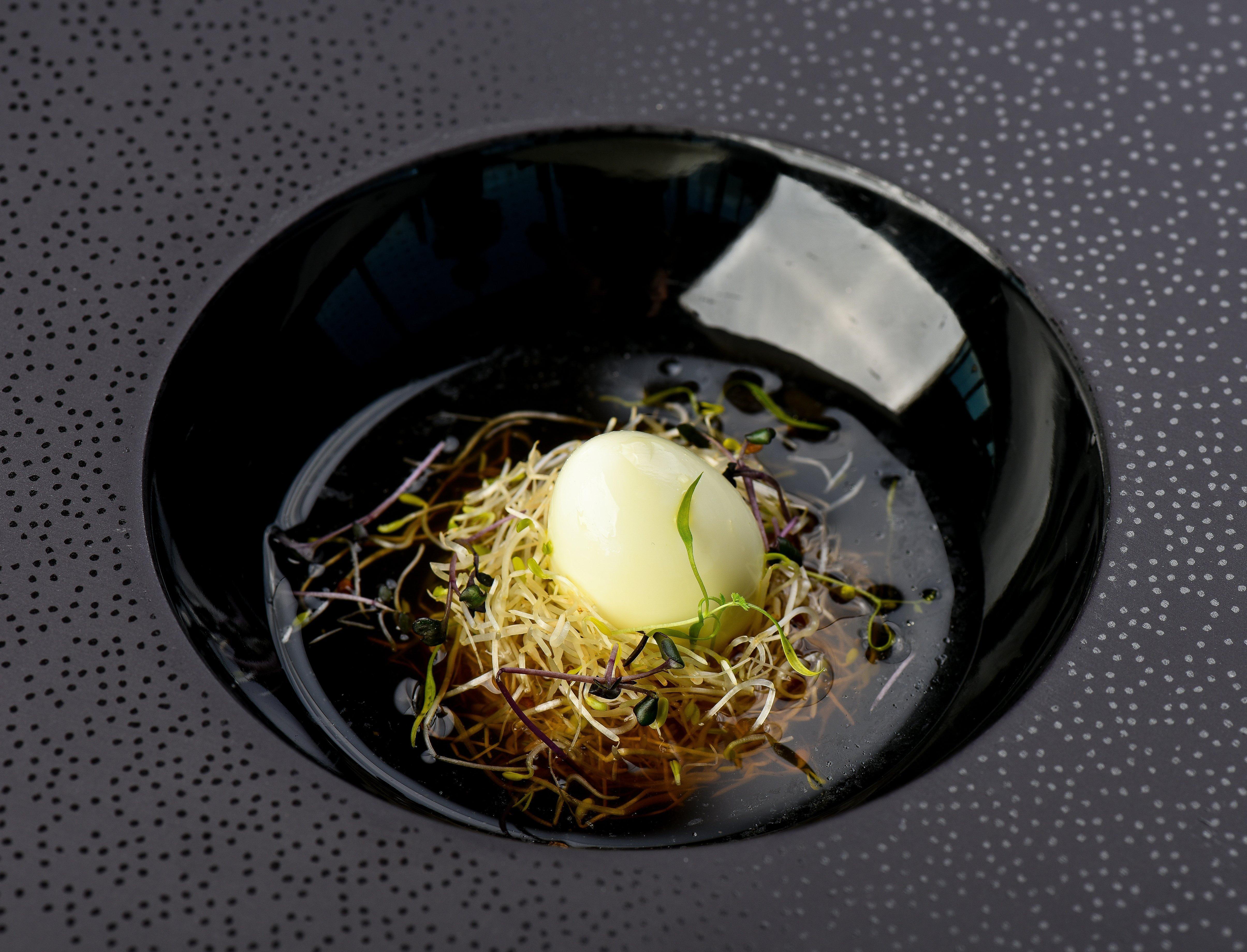 Intercontinental - Ljubljana By Ihg Hotel Ngoại thất bức ảnh A dish of sprouted onion