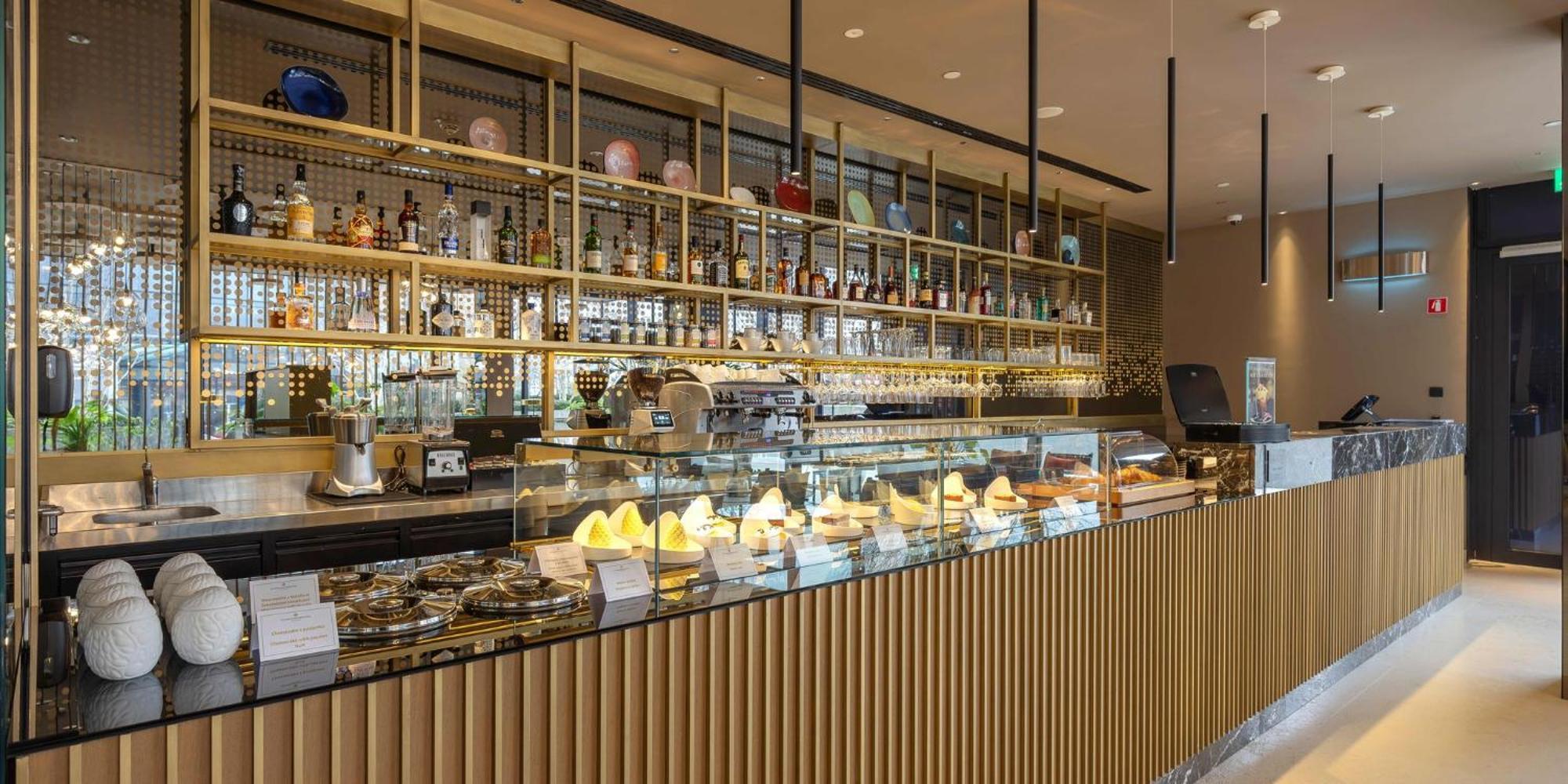 Intercontinental - Ljubljana By Ihg Hotel Ngoại thất bức ảnh The pastry counter at the lobby