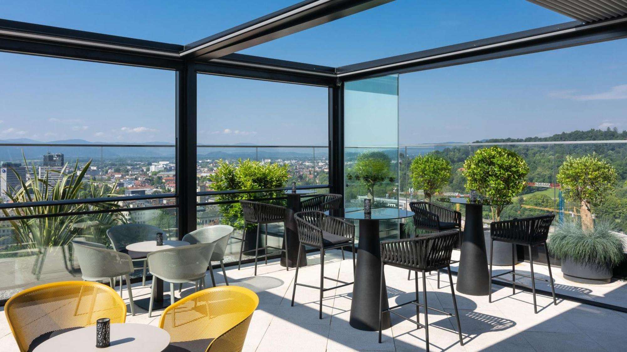 Intercontinental - Ljubljana By Ihg Hotel Ngoại thất bức ảnh Skyline Terrace