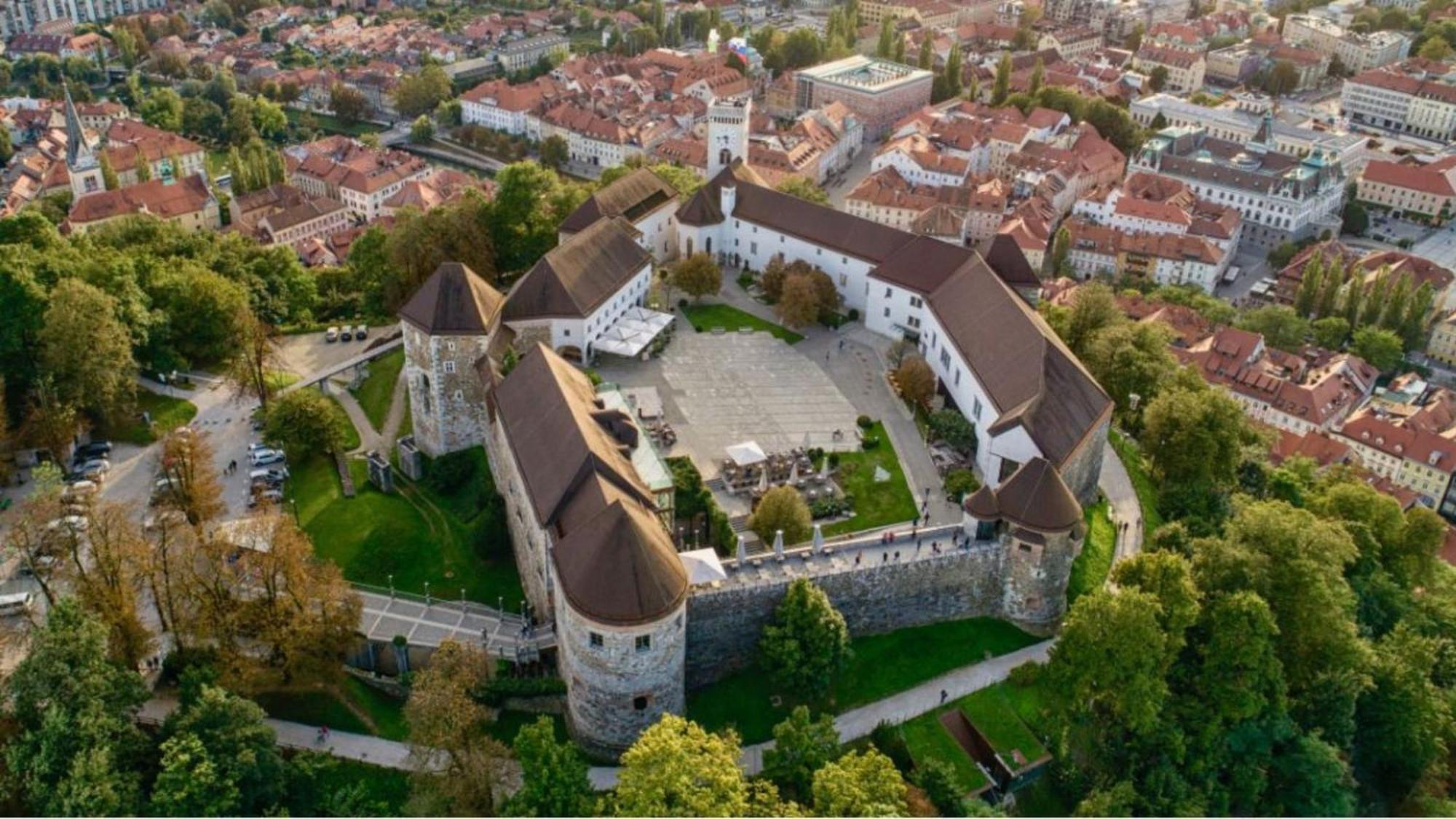 Intercontinental - Ljubljana By Ihg Hotel Ngoại thất bức ảnh Aerial view of the castle